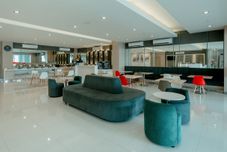 Bar, Cafe and Lounge Front One Hotel Gresik