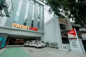 Front One Hotel Gresik, THB 979.48