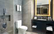 ห้องน้ำภายในห้อง 4 Grand Swiss-Belhotel Darmo