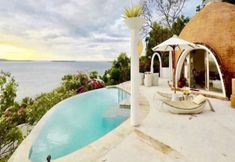 Kolam Renang 6 Monti Dome Villa