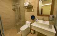 Phòng tắm bên trong 5 Lien's Hotel Dalat