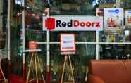 Lobi 5 RedDoorz @ The Providence Tower