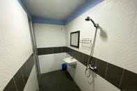 Toilet Kamar Lucky Hotel