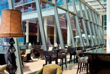 Bar, Cafe and Lounge The Fullerton Bay Hotel Singapore