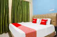 Kamar Tidur SUPER OYO 92075 Sky Residence Mawar