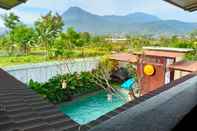 Swimming Pool Tetirah Villa Santrean Batu