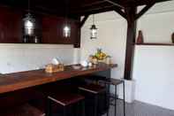 Bar, Cafe and Lounge Tetirah Villa Santrean Batu