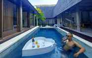 สระว่ายน้ำ 5 Grand Blue Villa Seminyak