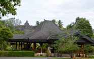 Lobby 2 Manohara Hotel