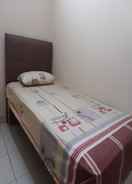 BEDROOM OYO 90145 Furqon Guest House Syariah