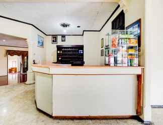 Lobby 2 OYO 90127 Hotel Mataram Cianjur