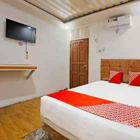 Bedroom 1 OYO 90136 Hotel Bone Indah, Banjar Fried Chicken Hotels
