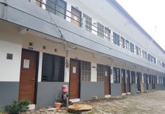 Exterior 2 OYO 90137 Alun Alun Homestay