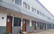 Exterior 2 OYO 90137 Alun Alun Homestay