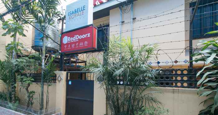 Luar Bangunan RedDoorz near PNR Espana Station