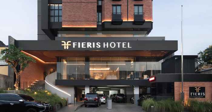 Bên ngoài Fieris Hotel Jakarta