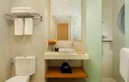 In-room Bathroom 5 Citadines Berawa Beach Bali