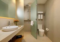 In-room Bathroom 6 Citadines Berawa Beach Bali