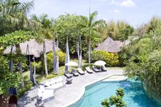 สระว่ายน้ำ Villa Mathis