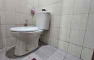 In-room Bathroom 6 Studio5 Jatibening Street View next to Ibis Styles (Min Stay 3 nights)