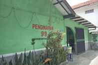 Exterior Penginapan 99