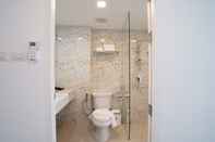 Toilet Kamar B2 Phuket Premier Hotel