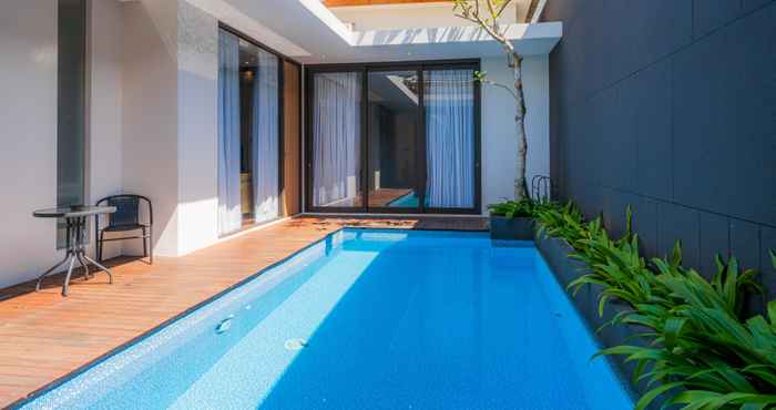 Swimming Pool Villa Carmela Batu by Kingspark 8