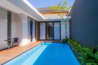 Swimming Pool Villa Carmela Batu by Kingspark 8