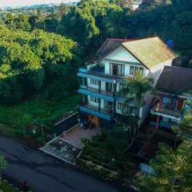 Exterior / Building 1 Villa Dawis Syariah 8BR 35pax, Permata Sindanglaya Hotels