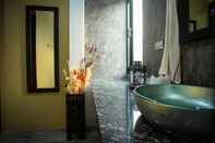 In-room Bathroom Buddies Loft Samet