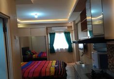 침실 2 OYO 93424 Apartemen The Suite Metro By Salman