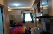 Bilik Tidur 2 OYO 93424 Apartemen The Suite Metro By Salman 