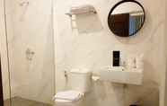 Toilet Kamar 2 Cinnamon's Hotel Wonosobo