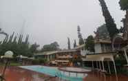 Swimming Pool 7 Capital O 90192 Hotel Pcp Trawas