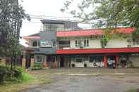 ภายนอกอาคาร OYO 90188 Rotterdam Kediri Guest House