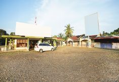 Exterior 2 SPOT ON 90194 Wisma Ria