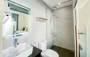 In-room Bathroom 5 ZELDA Hotel