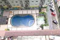 Swimming Pool Apartment The Suites Metro by Lupie
