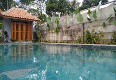 สระว่ายน้ำ 5 Joglo Amirta Resort