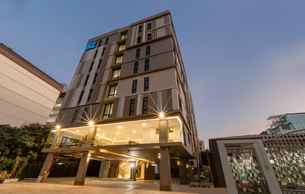 B2 Huai Khwang Premier Hotel, THB 883.60