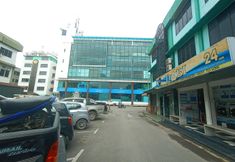 Exterior 5 Centre Inn by CV