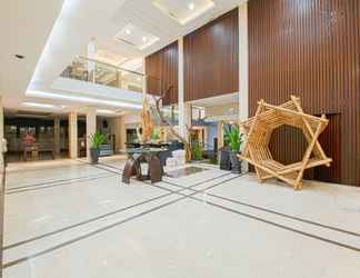 Lobby 2 Grand Arjuna Hotel