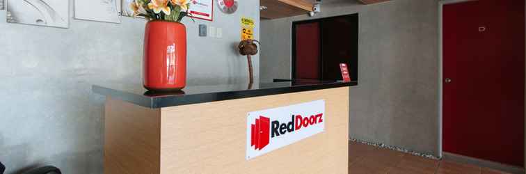 Lobby RedDoorz near Christ the King Medical Center