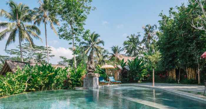 Kolam Renang Bersila La Maison Du Bonheur