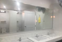 In-room Bathroom 6 Seatz Station Hostel
