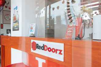 Lobby 4 RedDoorz near Mercado del Lago