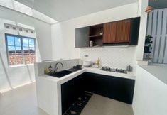 바, 카페, 라운지 7 Madina Monochrome Homestay