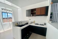 바, 카페, 라운지 Madina Monochrome Homestay