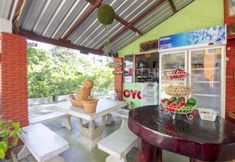 Bangunan 7 OYO 75372 Flight Hut Hotel