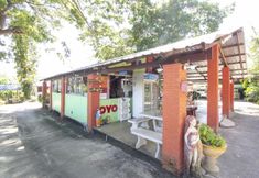 Bangunan 5 OYO 75372 Flight Hut Hotel